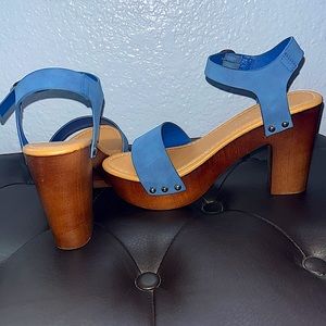 Madden Girl Blue Platform Heels in Size 5.5